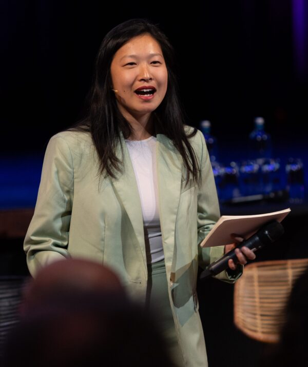 Lan Lan Zheng Moderator